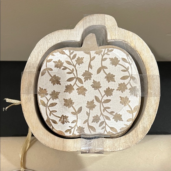 Autumn Hill | White Washed Wooden Etched Pumpkin Coaster Set (4) 🍂🍁 - Picture 1 of 7